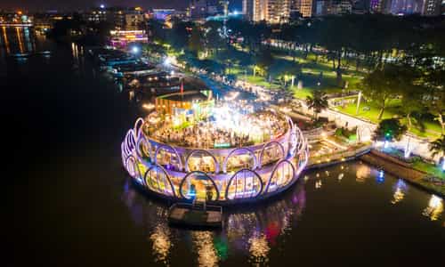 Một Buổi Tối Lãng Mạn và Thưởng Thức Ẩm Thực Huế Tại Nhà Hàng Nổi Sông Hương