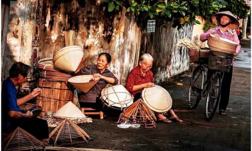 Làng Tây Hồ: Điểm Đến Cho Những Ai Mê Mẩn Vẻ Đẹp Nón Bài Thơ
