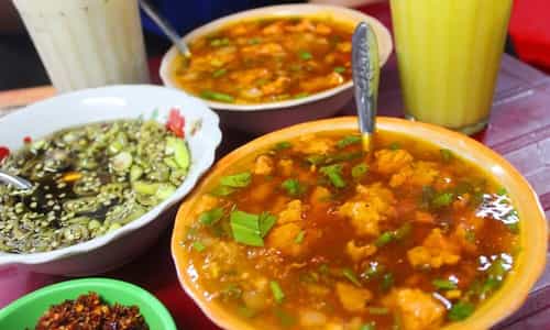 Sợi Bánh Mềm Mại, Nước Dùng Ngọt Thanh: Thưởng Thức Bánh Canh Nam Phổ Huế