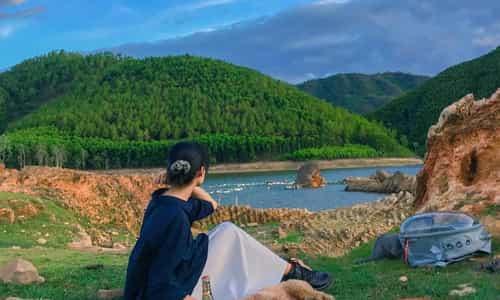 Khám phá Hồ Khe Ngang: Cảnh sắc thiên nhiên hút hồn du khách