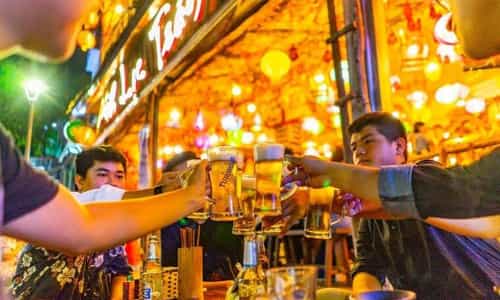 Vĩnh Lạc Trấn – Nơi Giao Thoa Giữa Kiến Trúc Đậm Nét Trung Hoa và Món Ăn Tinh Tế