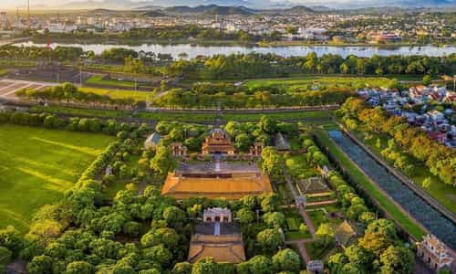 Trải Nghiệm Lịch Sử Tại Thế Miếu: Vẻ Đẹp Cổ Kính và Linh Thiêng