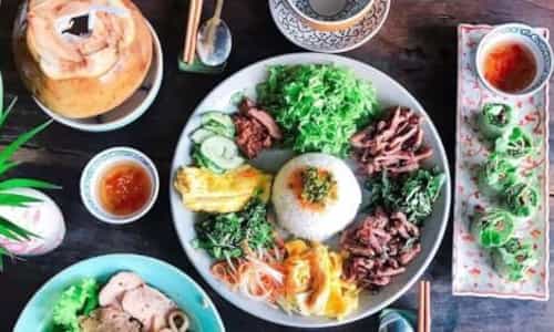 Cơm âm phủ Huế: Tinh tế từ cách bày biện đến hương vị mộc mạc