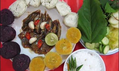 Khoai Lang Chấm Mắm Sống: Món Ăn "Ngược Đời" Nhưng Gây Nghiện