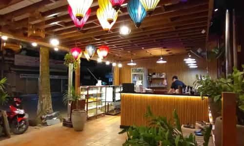 Thưởng Thức Trà Và Bánh Trong Không Gian Ấm Cúng Của MTK Cake & Coffee