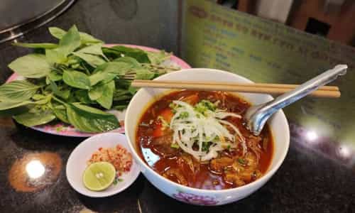 Phở Hồng Cúc – Mỹ Vị Khó Cưỡng Cho Ngày Mới Tại Vĩnh Long