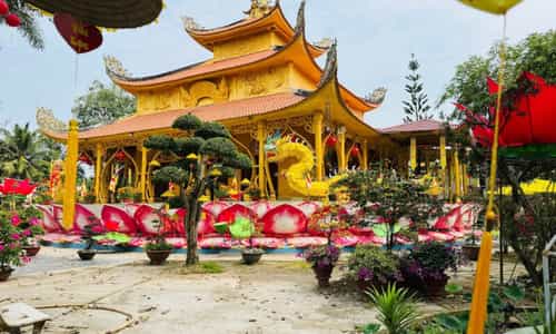 Khám Phá Vẻ Đẹp Trầm Mặc Của Hội Tôn Cổ Tự Tại Vĩnh Long