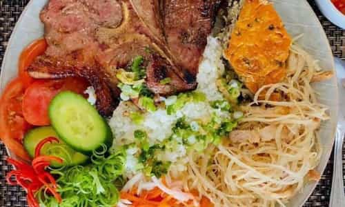 Cơm Tấm Cô Tuyết: Quán Ăn Bình Dân Nhưng Chất Lượng "Năm Sao"