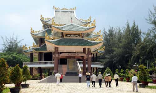 Khu Di Tích Lăng Mộ Nguyễn Đình Chiểu: Nơi Lưu Giữ Tinh Thần Bất Khuất