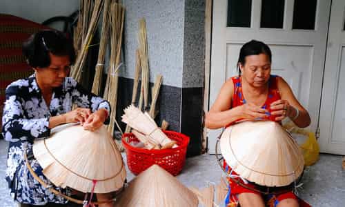 Làng Nghề Chằm Nón Long Hồ: Nơi Gìn Giữ Hồn Quê Giữa Nhịp Sống Hiện Đại