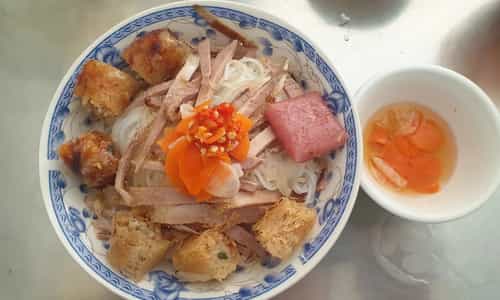 探寻南越古早味：Dì Hai Thới 六十年传承Bì Bún，一口穿越时光的美味体验