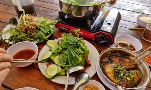 Say Đắm Hương Vị Lẩu Xí Quách Và Hải Sản Tươi Ngon Tại Hồng Cúc