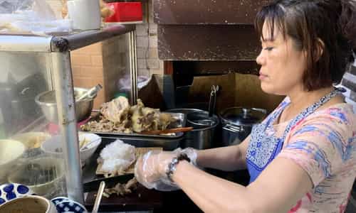 Trải Nghiệm Ẩm Thực "Đợi Chờ" Tại Phở Gà Chấm Bà Mai Nhà Chung