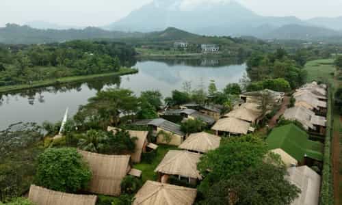 Tản Đà Resort: Hòa Mình Vào Thiên Nhiên Với Phong Cách Kiến Trúc Cổ