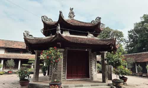 Đền Vua Bà: Chốn Tâm Linh Trầm Mặc Giữa Phố Chùa Láng Sầm Uất