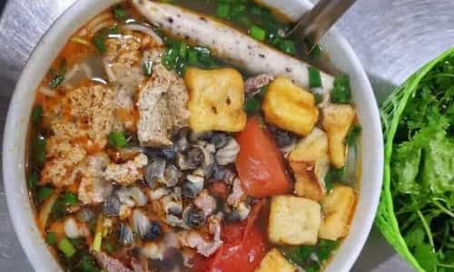 Bữa Sáng Đẳng Cấp Với Bún Riêu Huyền Thu Gần Hồ Gươm