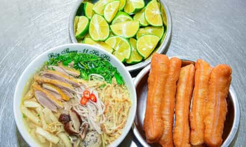 Tìm Về Hương Vị Bún Thang Xưa Tại Ngõ Nhỏ Hạ Hồi
