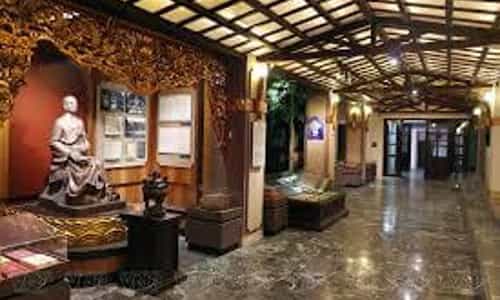 Đi Tìm Những Trang Sách Cũ Tại Bảo Tàng Văn Học Việt Nam
