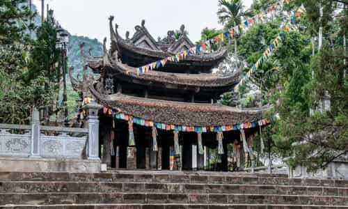 Lạc Trôi Giữa Dòng Suối Yến Thơ Mộng: Trải Nghiệm Tuyệt Vời Tại Lễ Hội Chùa Hương