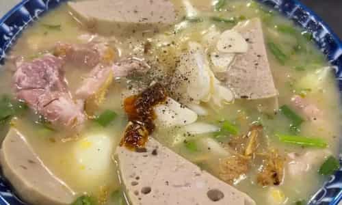 Hương Vị Cháo Canh Bát Bảo Gây Thương Nhớ Tại Cầu Giấy
