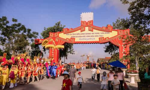 Chiêm Ngưỡng Vẻ Đẹp Di Sản Bên Dòng Sông Hồng Tại Lễ Hội Lảnh Giang