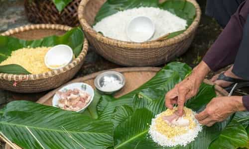 Ghé Thăm Làng Đầm Thưởng Thức Vị Bánh Chưng Truyền Thống Trứ Danh