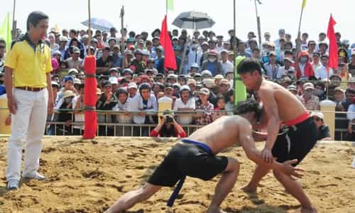 Trải Nghiệm Sức Sống Mãnh Liệt Của Hội Vật Làng Sình Ngày Tết