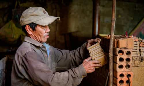 Có Một Làng Nghề Mộc Mạc Ở Huế Mà Ít Ai Biết: Làng Gốm Địa Linh