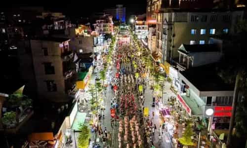 感受古都夜晚的流光溢彩:漫步繁华的二征夫人步行街