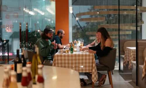 Thưởng Thức Pizza Hương Vị Độc Bản Tại Pizz.á Restaurant