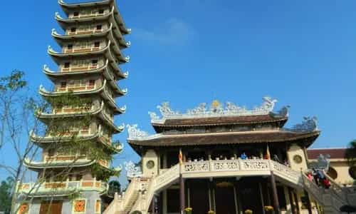 CHÙA CAM LỘ - NGÔI CHÙA CÓ BẢO THÁP CAO NHẤT VIỆT NAM