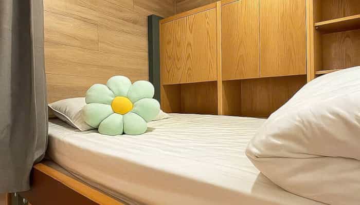DORM ROOM