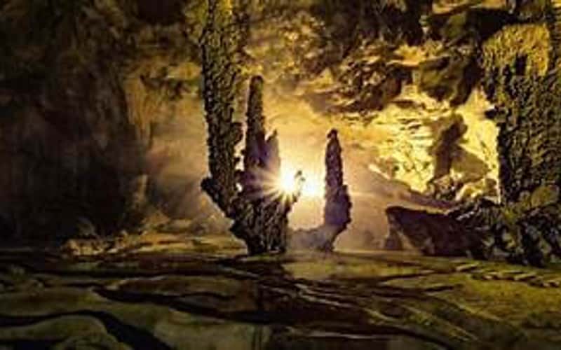 Ngỡ ngàng trước vẻ đẹp hoang sơ, kỳ bí của động Ngườm Ngao