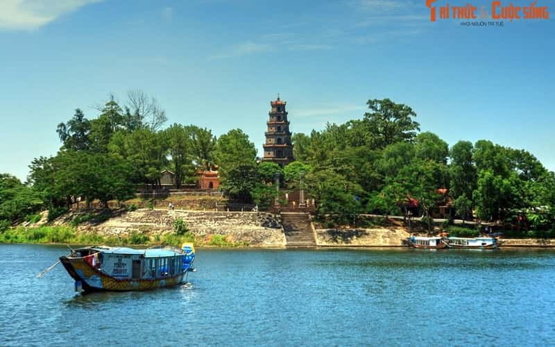龙土上建造了一系列越南著名的寺庙和佛塔