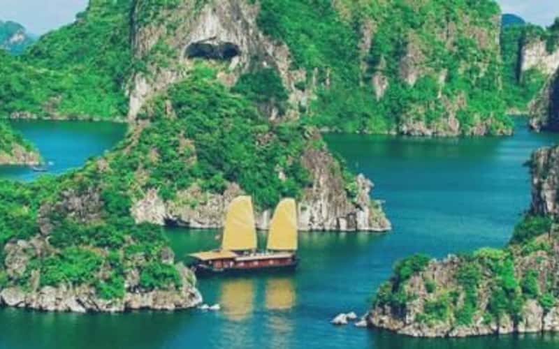 Khám phá vịnh biển mang ý nghĩa ‘đóa hoa lan hạ xuống trần thế’