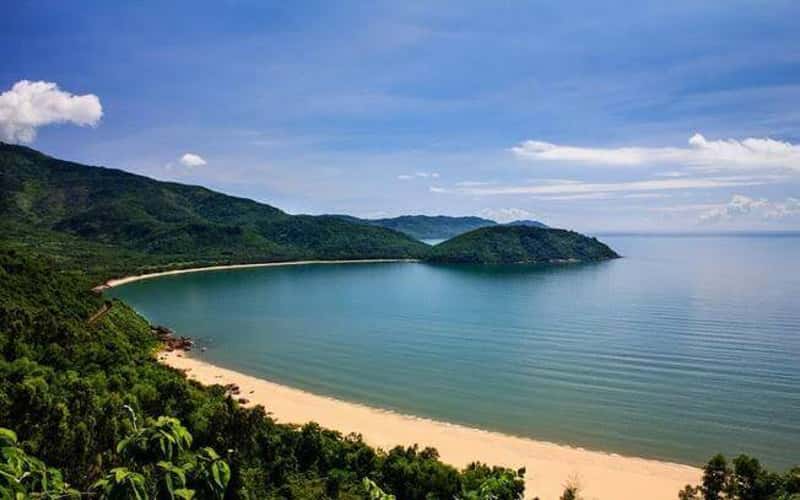 Hoang sơ vịnh Nam Chơn bên cung đèo ven biển đẹp nhất thế giới