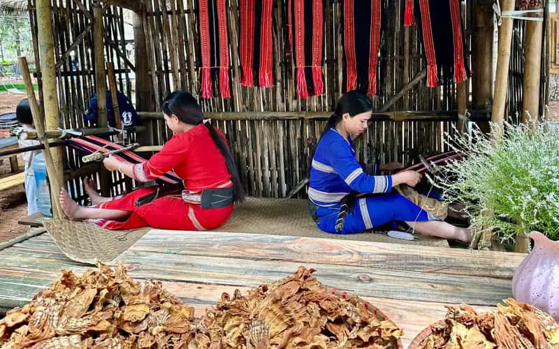 Hít hà không khí ấm áp ở chợ phiên trên cao nguyên Măng Đen