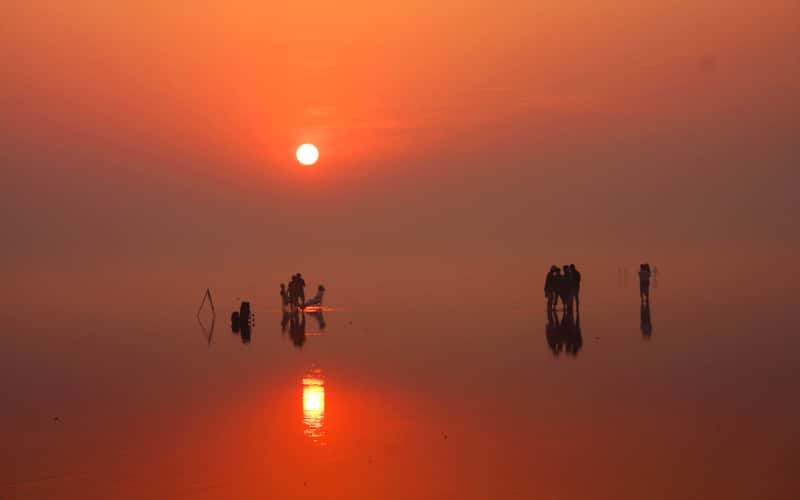 Ngắm bình minh trên 'biển vô cực'