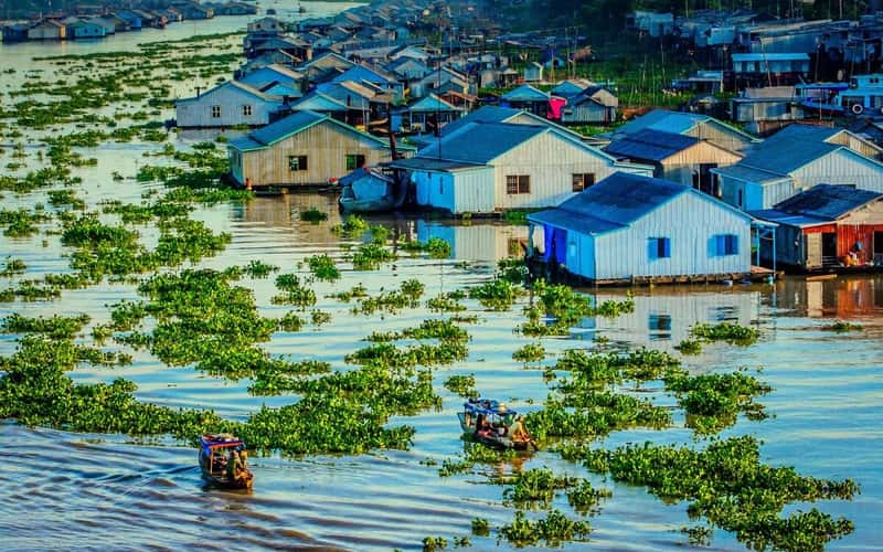 朱笃河漂流村“穿新衣”