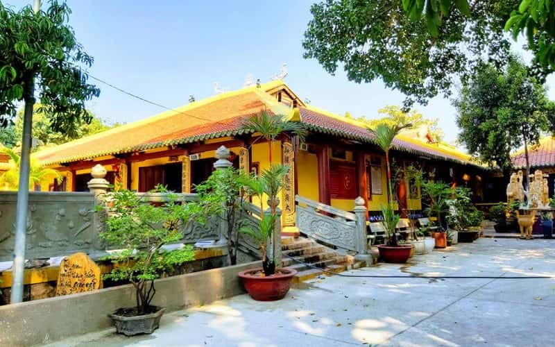 Phung Son Tu，胡志明市中心一座古老的南方宝塔的建筑之美