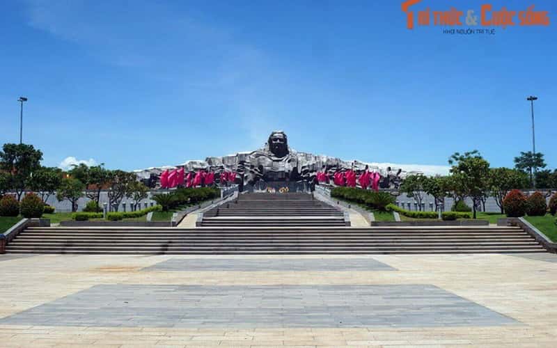 Những tượng đài tuyệt đẹp vinh danh người phụ nữ Việt Nam