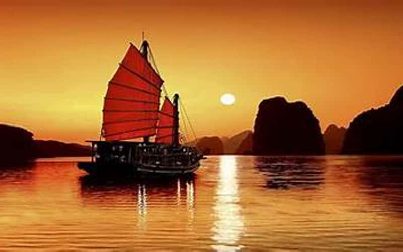 在下龙湾观看神奇的日落