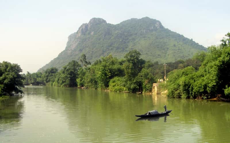 Cổ tự linh thiêng trên núi Thần Đinh