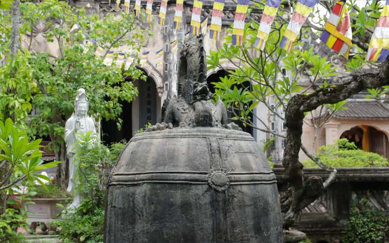 Khám phá chùa thiêng gần 1.000 năm tuổi, lưu giữ báu vật nặng 9 tấn ở Nam Định