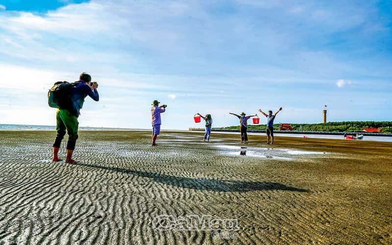 [Photo] Khám phá sự kỳ thú của cồn cát ngoài khơi Mũi Cà Mau