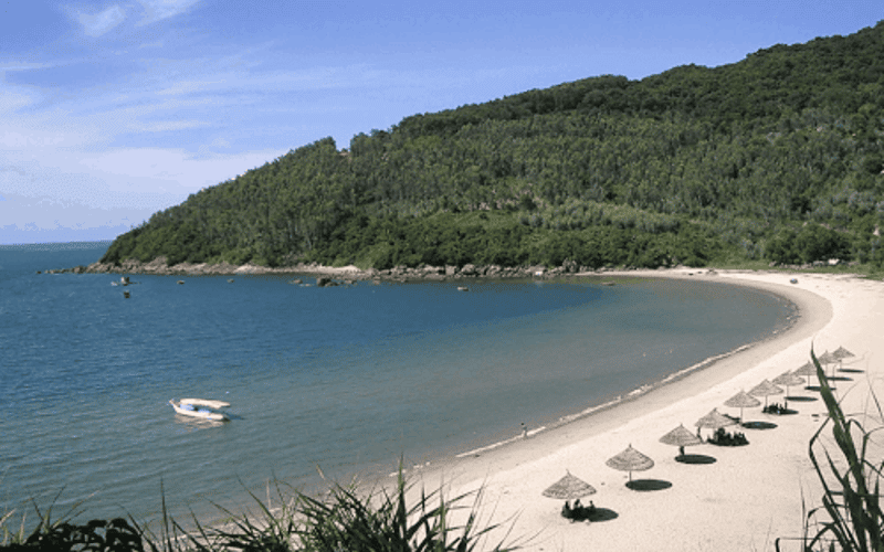 Những bãi biển hoang sơ khiến du khách say đắm khi đến với Quảng Ngãi