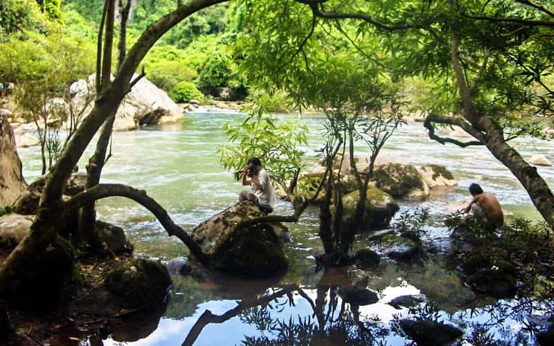 在峰牙 - 格邦“躲避阳光”，欣赏令人惊叹的山脉和森林美景