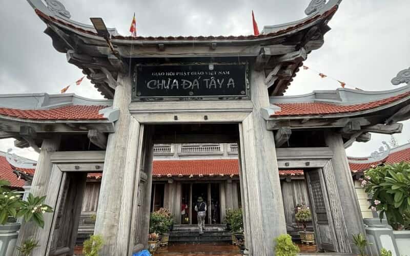Vẻ đẹp chùa Đá Tây giữa trùng khơi Quần đảo Trường Sa