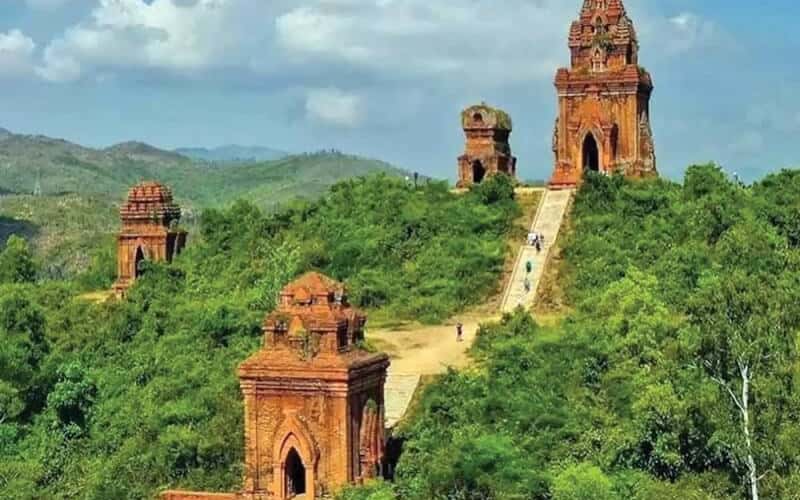 Kiến trúc Champa cổ tại tháp Bánh Ít ở Bình Định