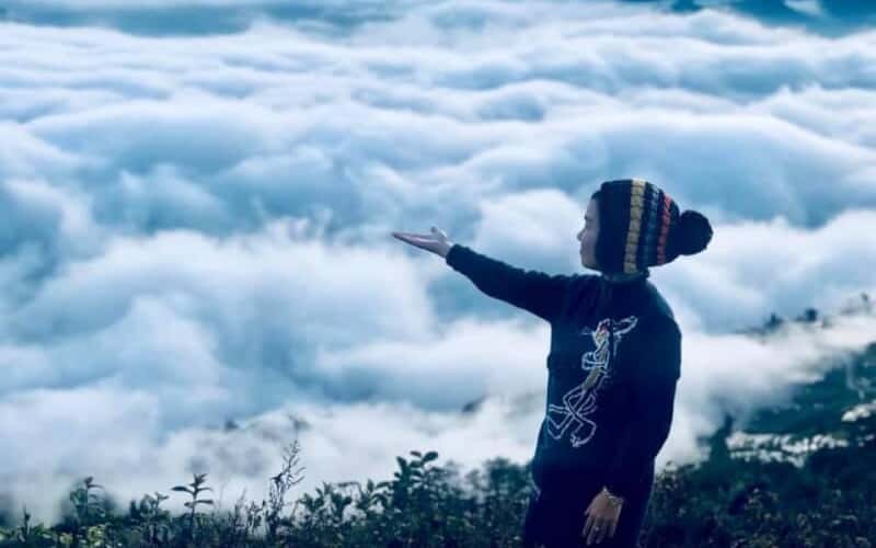 Cloud Hunting on Ngai Thau Peak